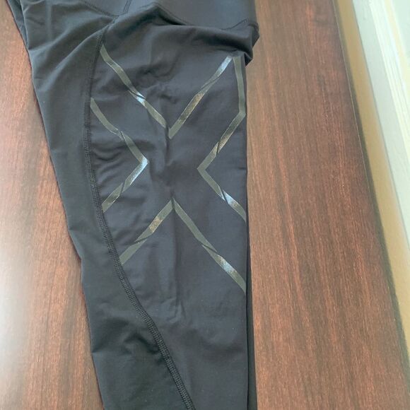 2XU lightweight speed mid rise compression activewear 3/4 thighs leggings, NWT - Picture 14 of 16